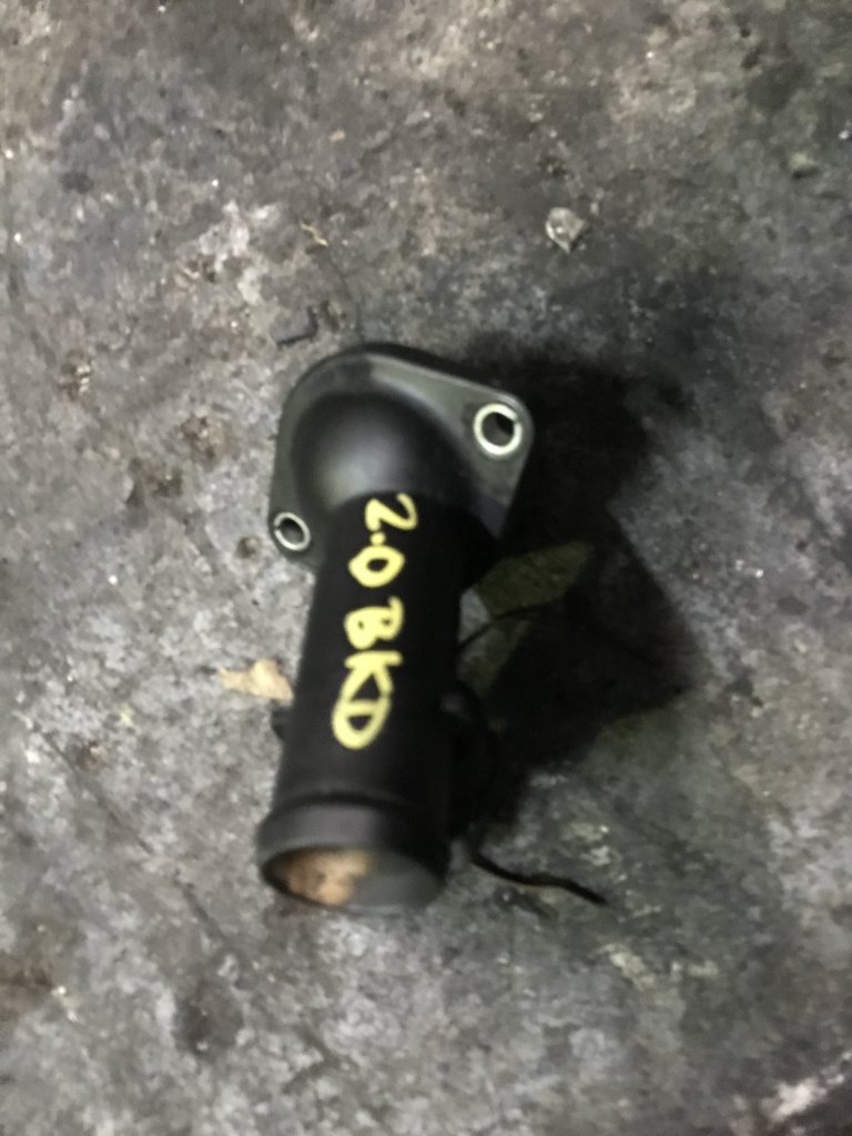 Carcasa termostat VW Passat 2.0 tdi BKD cod 03G121