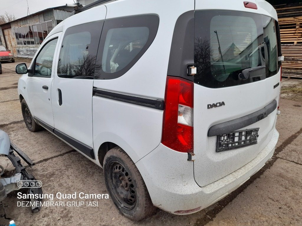 Carenaj aparatori noroi fata Dacia Dokker 2015 break 1.5 dci