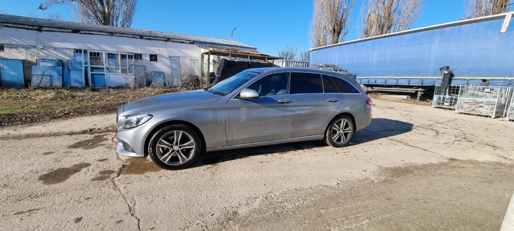 Carenaj aparatori noroi fata Mercedes C-