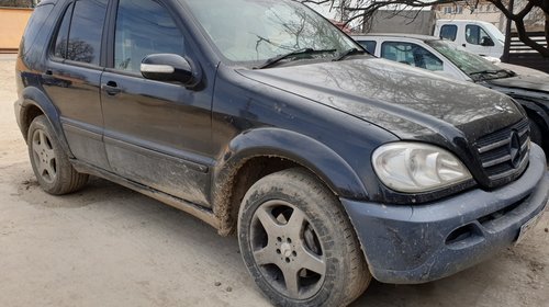 Carenaj aparatori noroi fata Mercedes M-