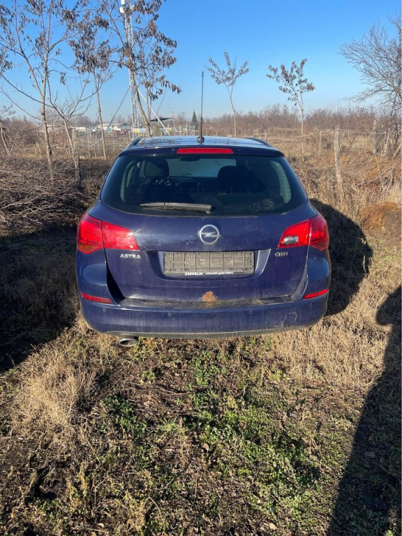 Carenaj aparatori noroi fata Opel Astra J 2012 variant 2.0