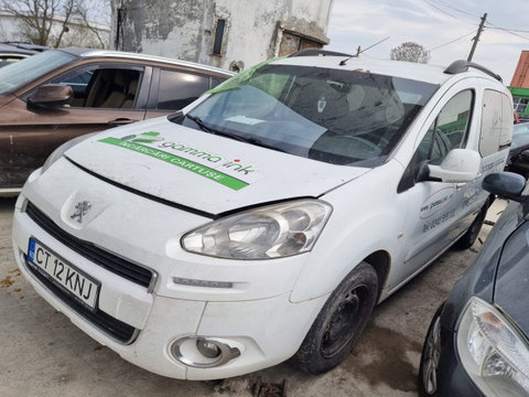 Carenaj aparatori noroi fata Peugeot Partner 2012 MiniVan 1.6