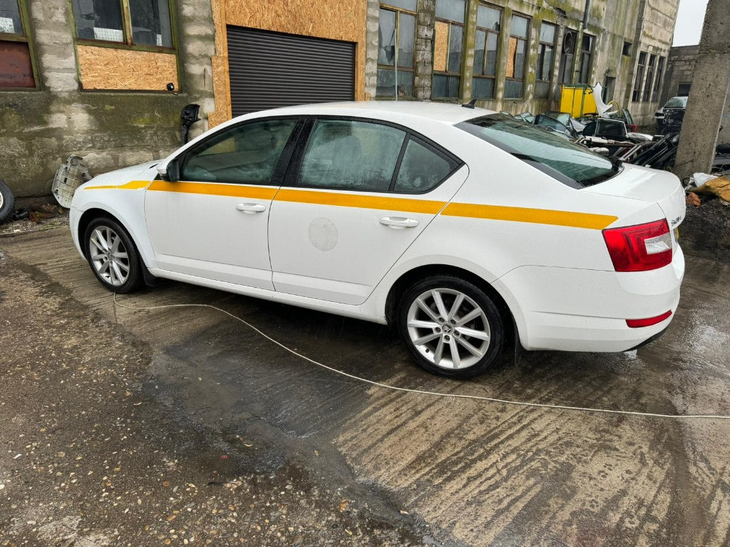 Carenaj aparatori noroi fata Skoda Octav