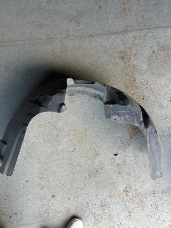 Carenaj roata fata stanga Ford Fiesta Mk7 cod 8a6116115 an 2008 2009 2010 2011 2012