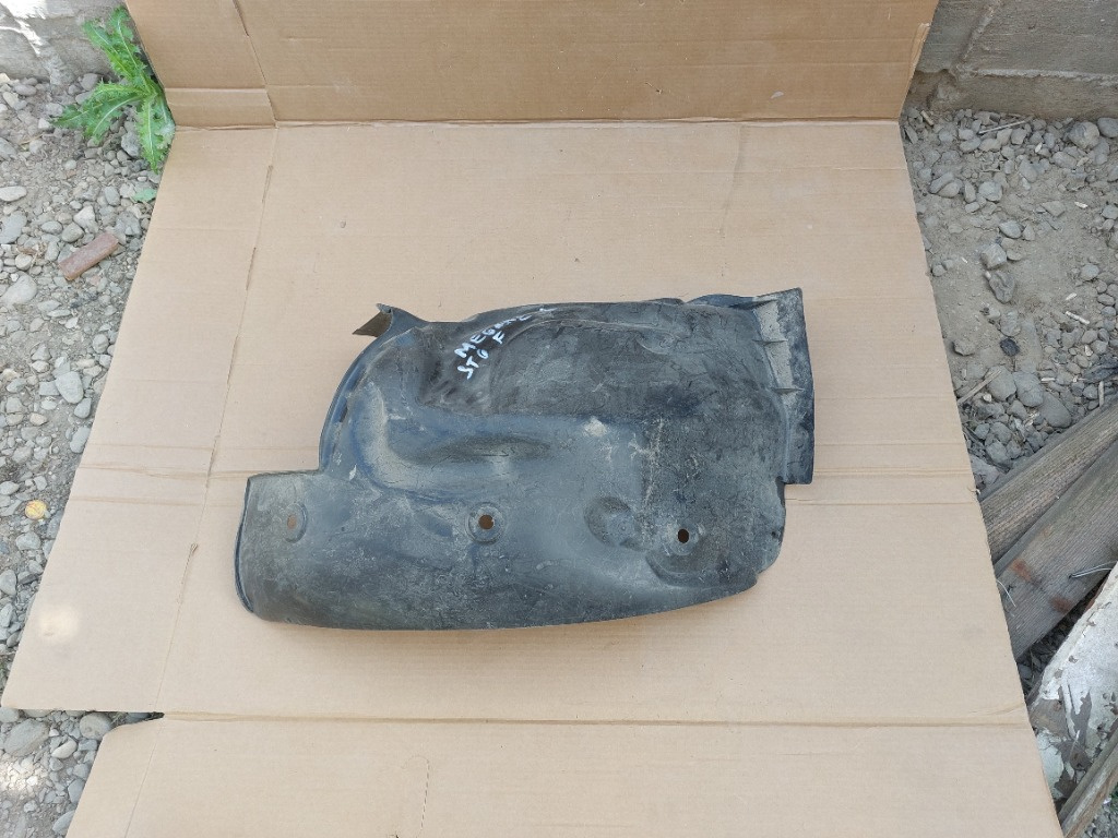 Carenaj stanga fata partea din spate Renault Megane 2 8200365691