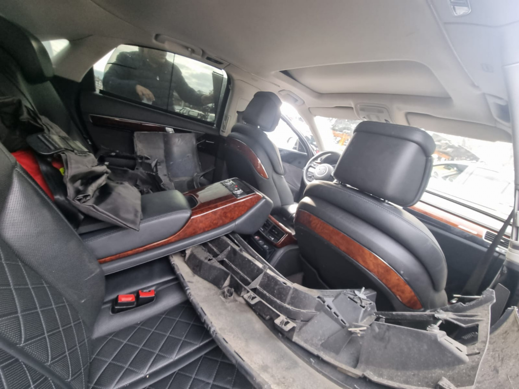 Carenaj stanga spate Audi A8 D4/4H [2010