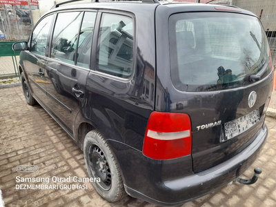 Carlig remorcare Volkswagen Touran 2005 monovolum 