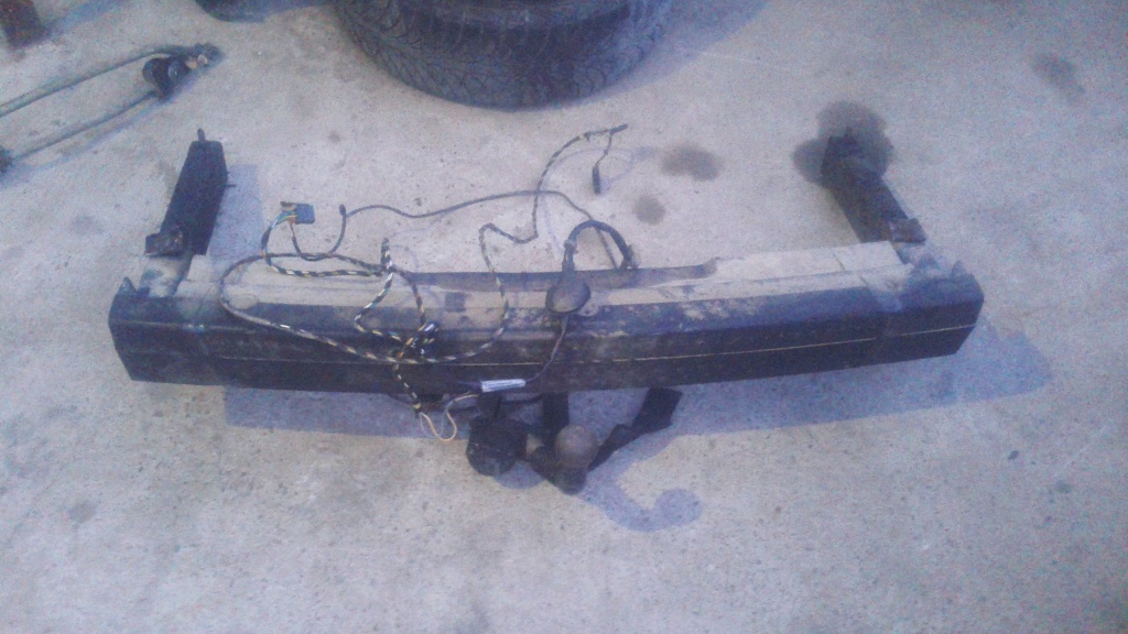 Carlig remorcare VW Passat B4 Break 1999 cu tot cu instalatie si suruburi in stare f buna