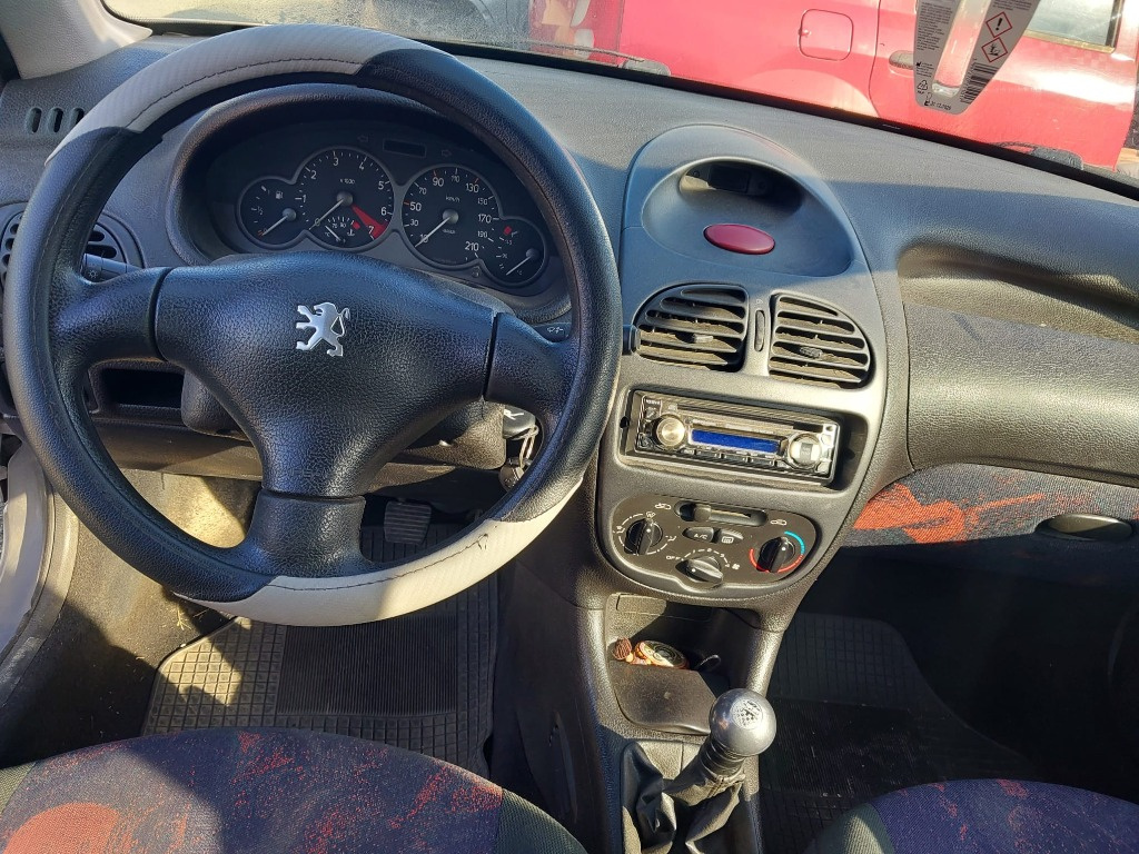 Casetofon Peugeot 206 2000 1.4 Benzina