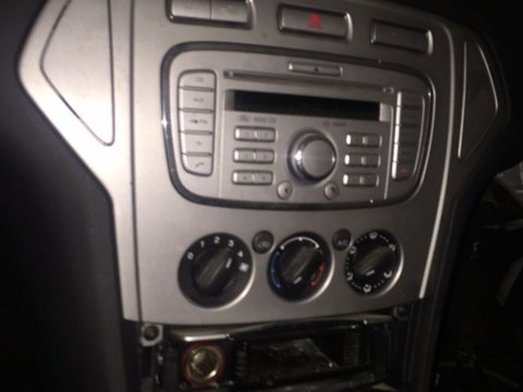 Academy passionate pop CD player auto pentru Ford Mondeo - Anunturi cu piese Academy passionate pop CD player auto pentru Ford Mondeo - Anunturi cu piese