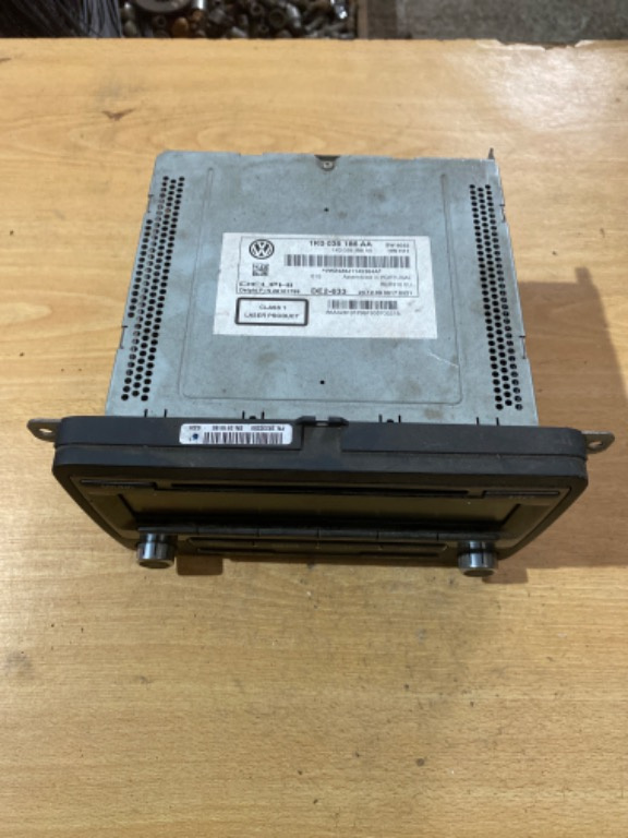 Casetofon radio CD player 1K0035186AA Volkswagen G