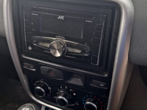 Casetofon / Radio CD Player Dacia Duster 1.6 Benzina , Manual 2010- 2013