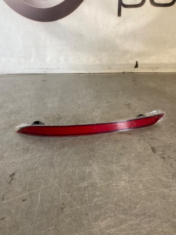 Catadioptru (reflector), stânga, bară spate Volvo xc60 2018-2025 ZVV1409AL 859106102 31656677