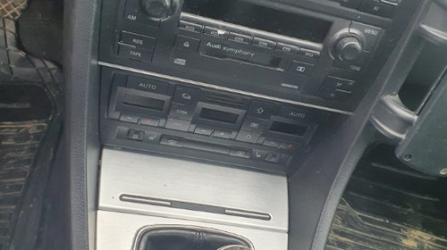 CD player Audi A4 B7 2006 break s-line 2