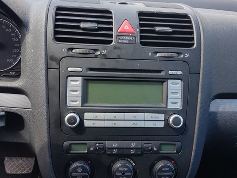 CD player auto Volkswagen Golf 5 2007