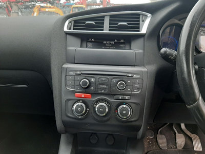 CD player Citroen C4 2013 Hatchback 1.6 HDi 92 (DV