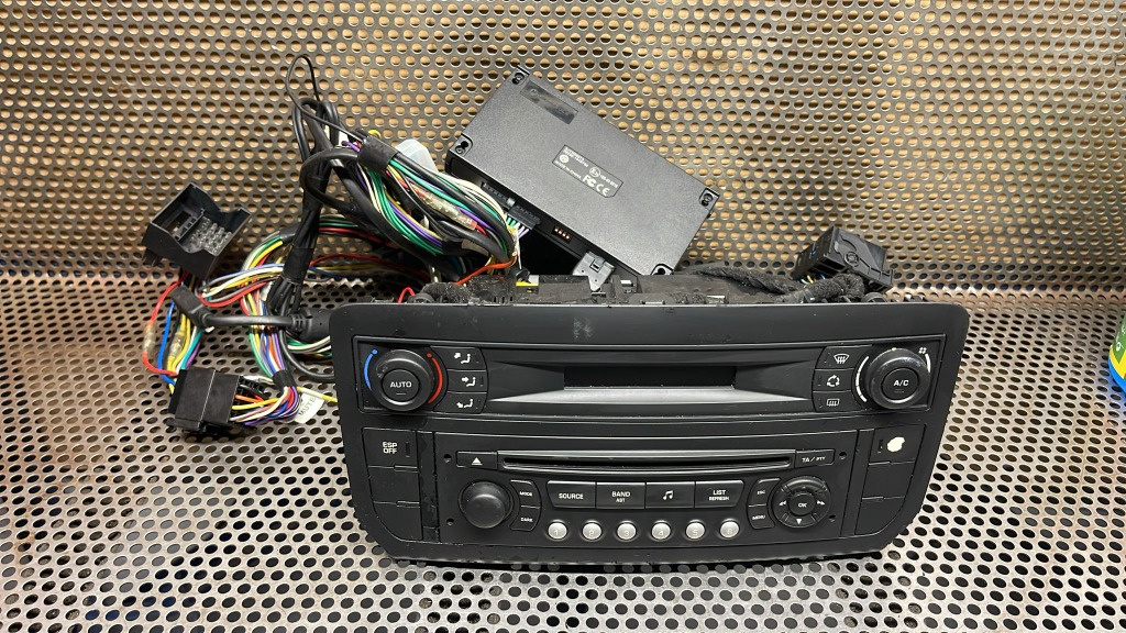 Cd player cu modul telefon Motorola și panou clima Citroen C5 2008-2013 96715289ZD/966698177/09250-1049750