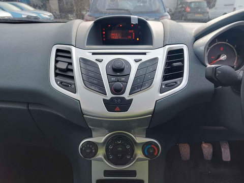 CD player Ford Fiesta 6 2009 HATCHBACK 1.25 i SNJA