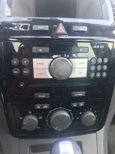 CD player mp3 Opel Zafira B 2010