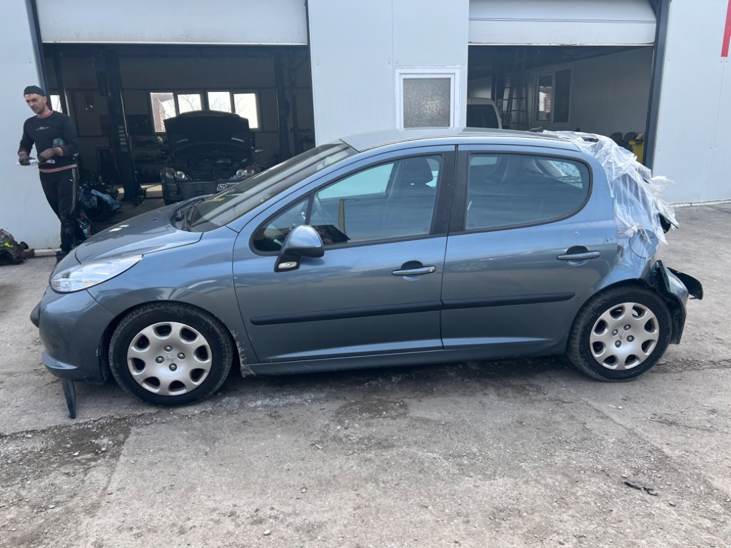 CD player Peugeot 207 2007 Hatchback 1,6