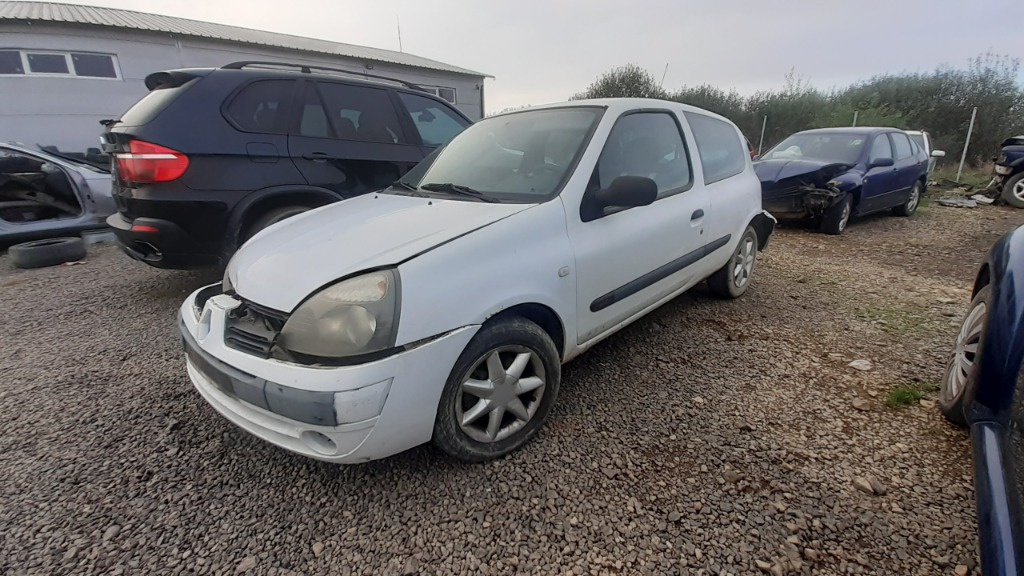 CD player Renault Clio 2 2004 Hatchback 1.5 dci