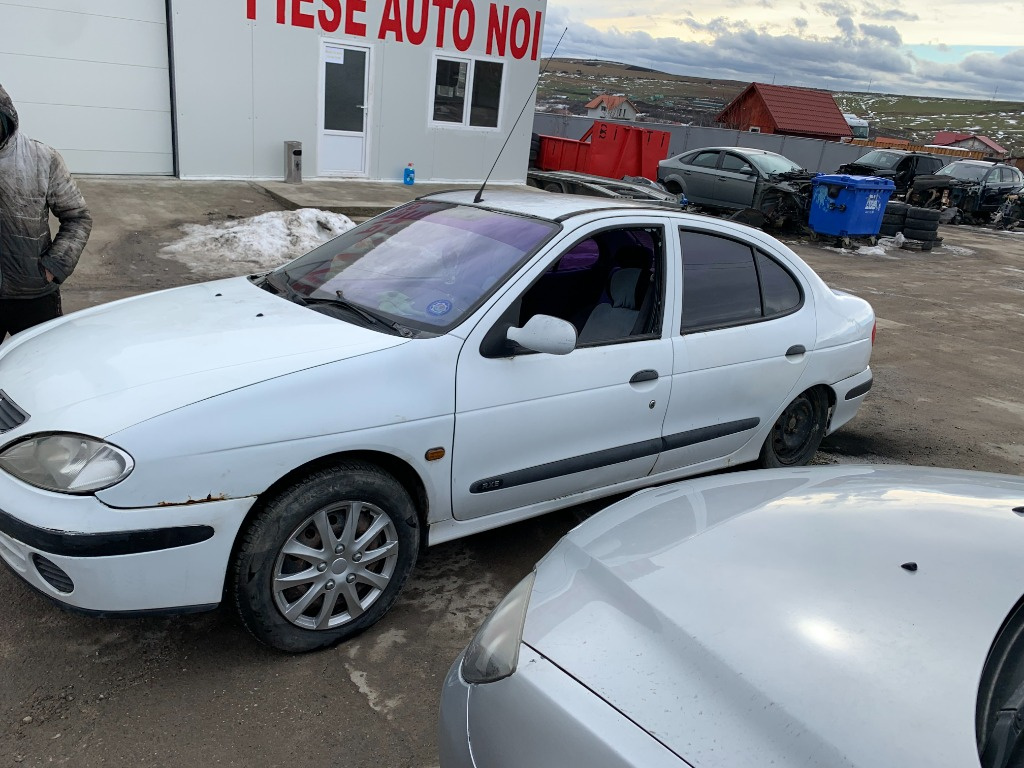 CD player Renault Megane 2000 limuzina 1