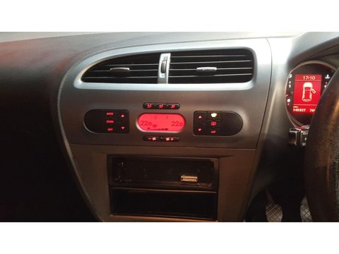 CD player Seat Leon 2 2006 hatchback 1.6