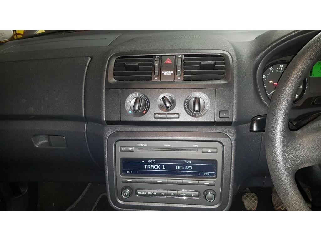 CD player Skoda Fabia 2 2011 hatchback 1.2 CBZA
