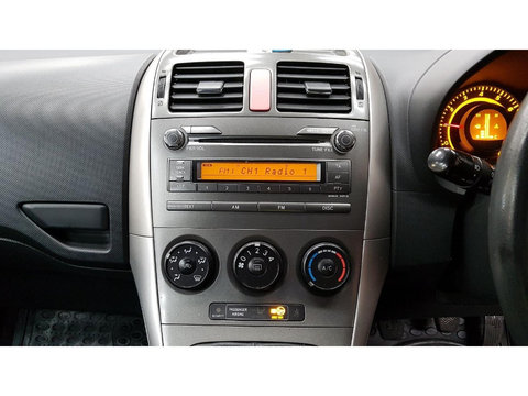 CD player Toyota Auris 2007 HATCHBACK 1.6i