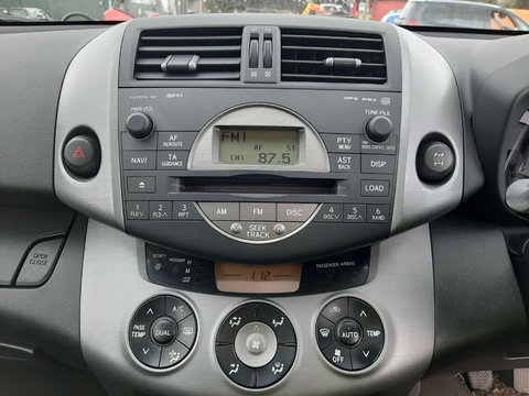 CD player Toyota RAV 4 2007 SUV 2.2 TDI
