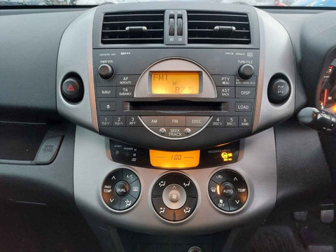 CD player Toyota RAV 4 2008 SUV 2.2 DIESEL 136Hp