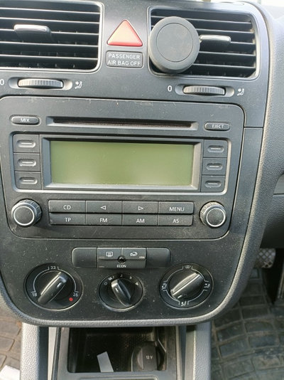 CD player Volkswagen Golf 5 2006 Hatchback 2.0 tdi