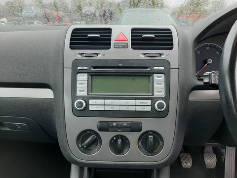 CD player Volkswagen Golf 5 2008 Hatchback 1.9 TDI