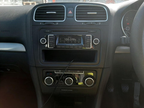 CD player Volkswagen Golf 6 2011 Hatchback 1.6 TDI