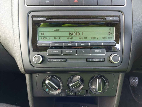 CD player Volkswagen Polo 6R 2010 HATCHBACK 1.6 TDI