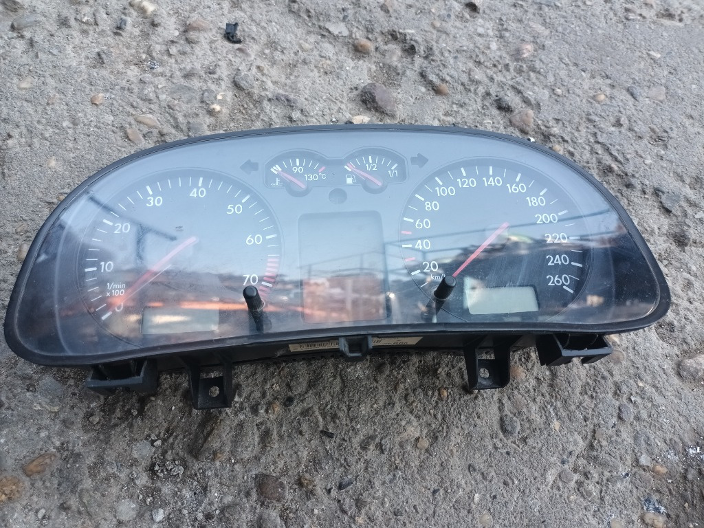 Ceas bord golf 4 1.6 benzina an 2002 cod 1j0920826