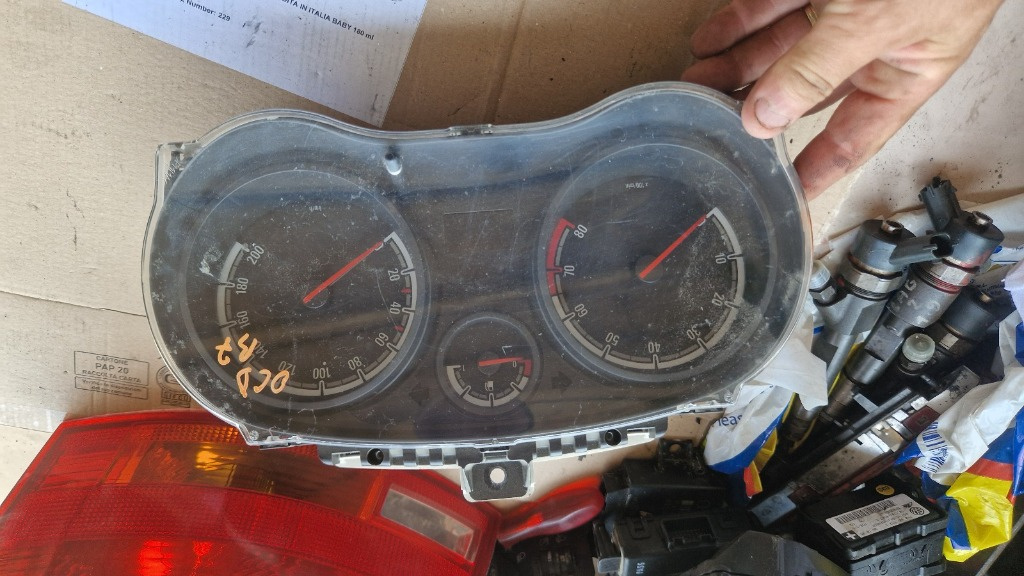 Ceas bord Opel Corsa D 1.2 1.4 benzina
