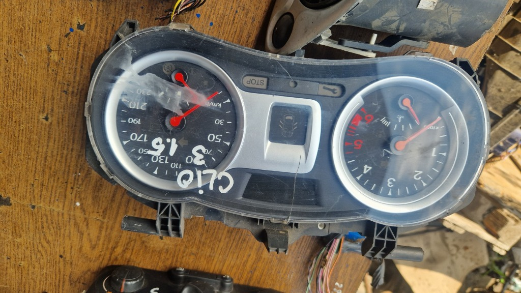 Ceas bord Renault Clio 3 1.5 dci diesel cod 8201060299--A
