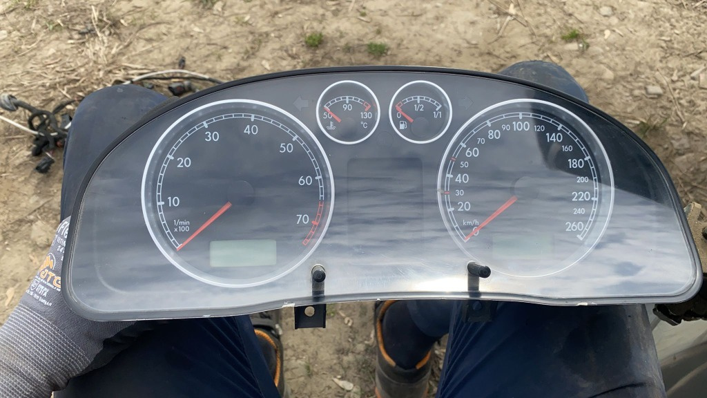 Ceas bord Volkswagen Passat B5 cod 3B0920