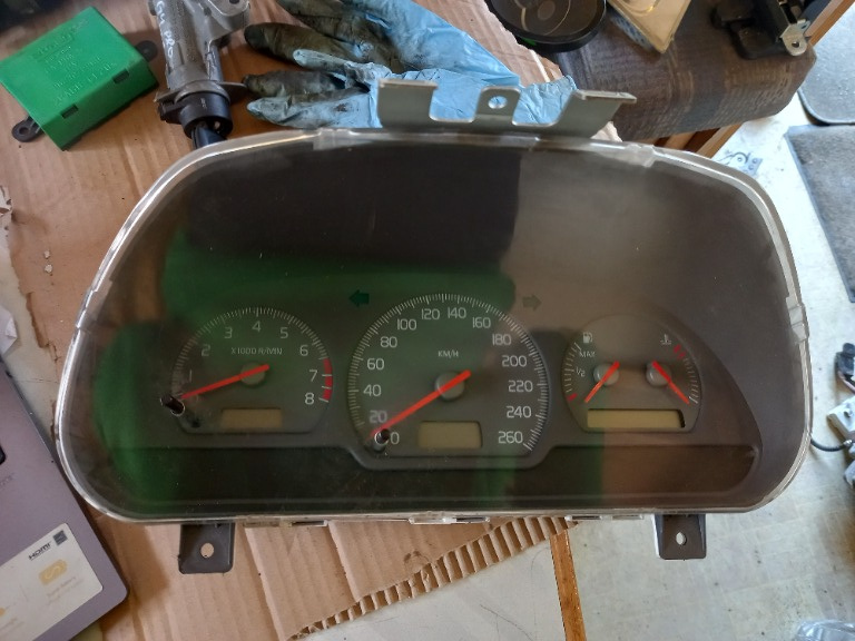 Ceas bord Volvo V40 cod produs:8602446