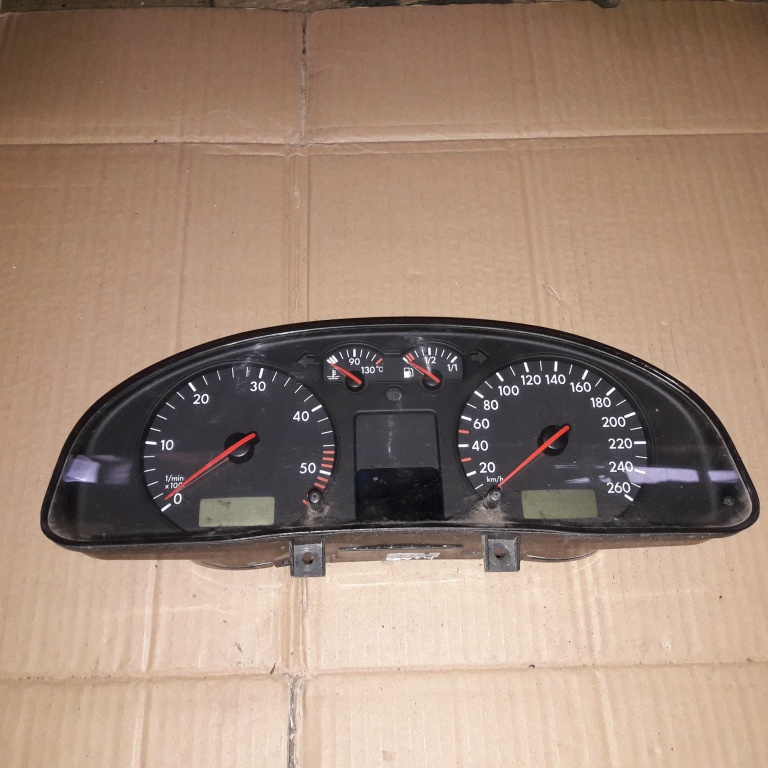 Ceas bord VW Passat B5 1998, 1.9 tdi, cod piesa 3B0920822A ; 110008961015
