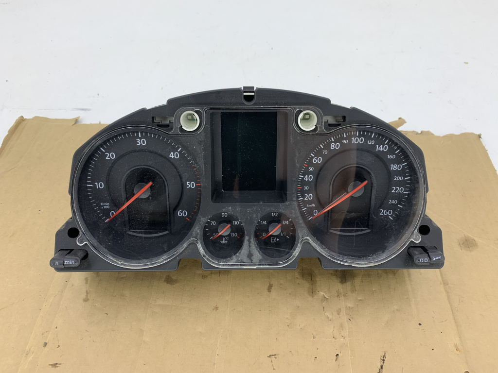 Ceas bord VW PASSAT B6 BLS 2005-2010 D6-7-5 3C0820871K DezP: 26524