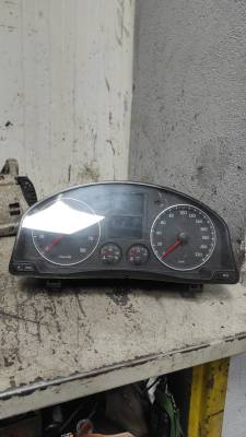 Ceasuri bord 1k0920864 Vw golf 5 benzina
