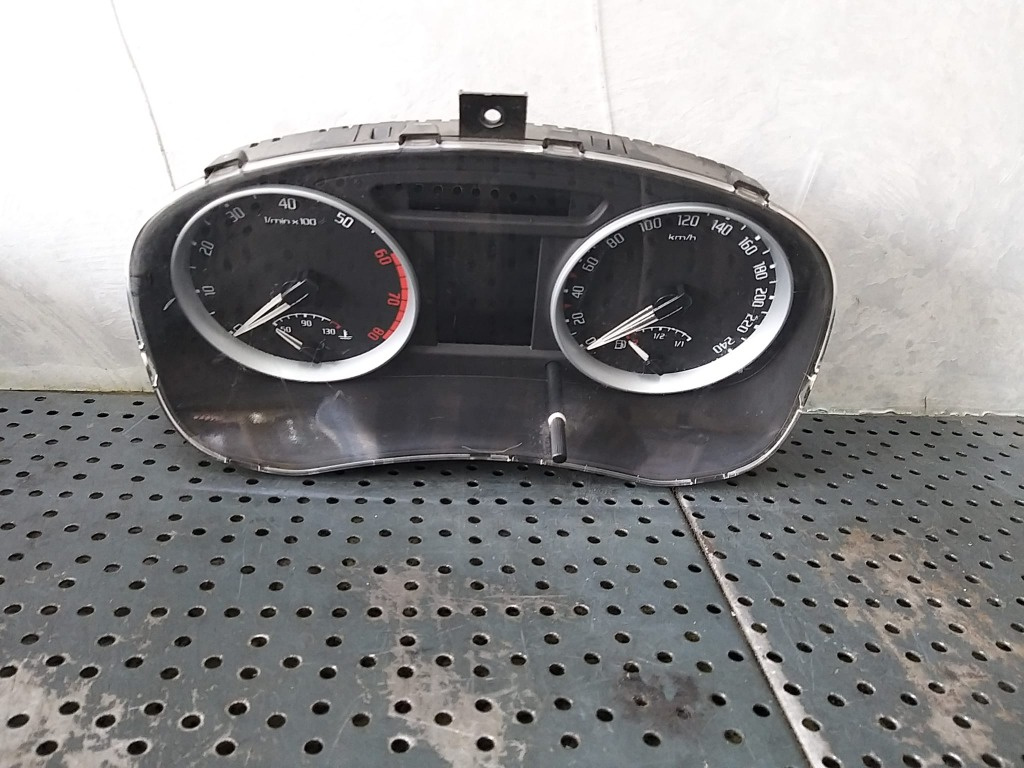 Ceasuri bord benzina skoda fabia 2 5j a2c53319717 