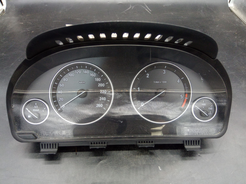Ceasuri bord f10 Bmw F10 an 2012 cod piesa 9249345
