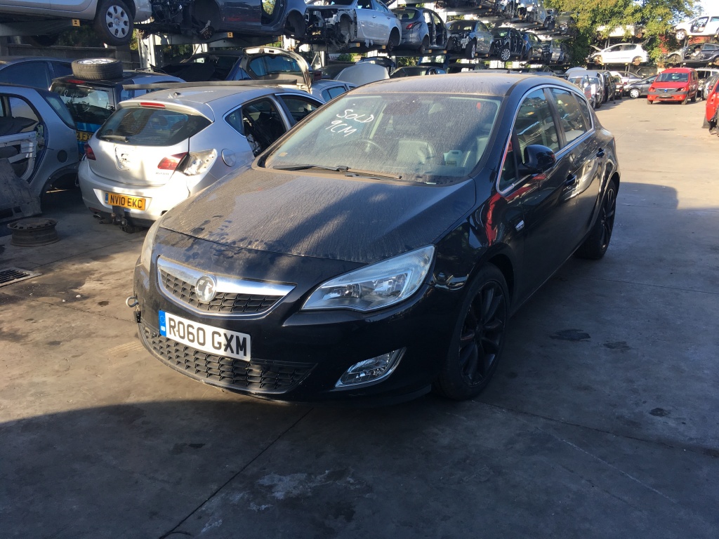 Ceasuri bord Opel Astra J 2011 hatchback 2.0