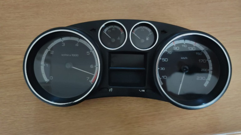 Ceasuri bord Peugeot 308 1.6 HDI 111 Cp / 82 Kw ,transmisie manuala , an 2011 cod 9665107380