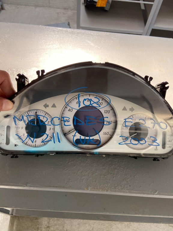 Ceasuri bord UK Mercedes E270 w211 A2115406011