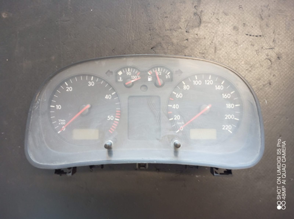 Ceasuri de bord VW Golf 4 1.9 SDI - COD 1j0920802e