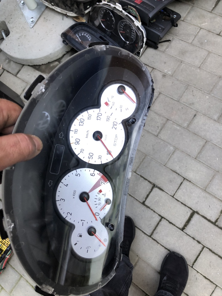 Ceasuri Peugeot 206 cu o mufa